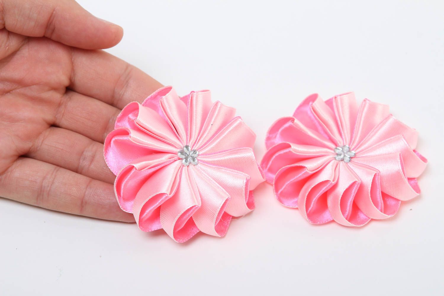 Componentes de bisutería hechos a mano regalo original flores de cintas rosas foto 5