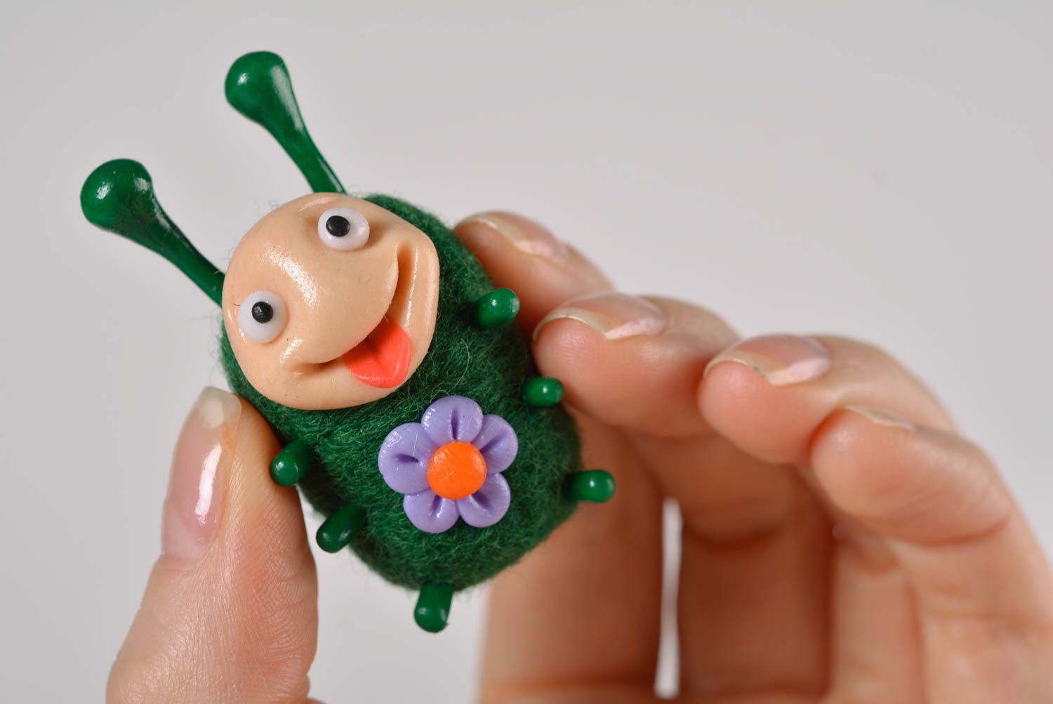 Muñeco de fieltro hecho a mano figura decorativa de color verde regalo original foto 5