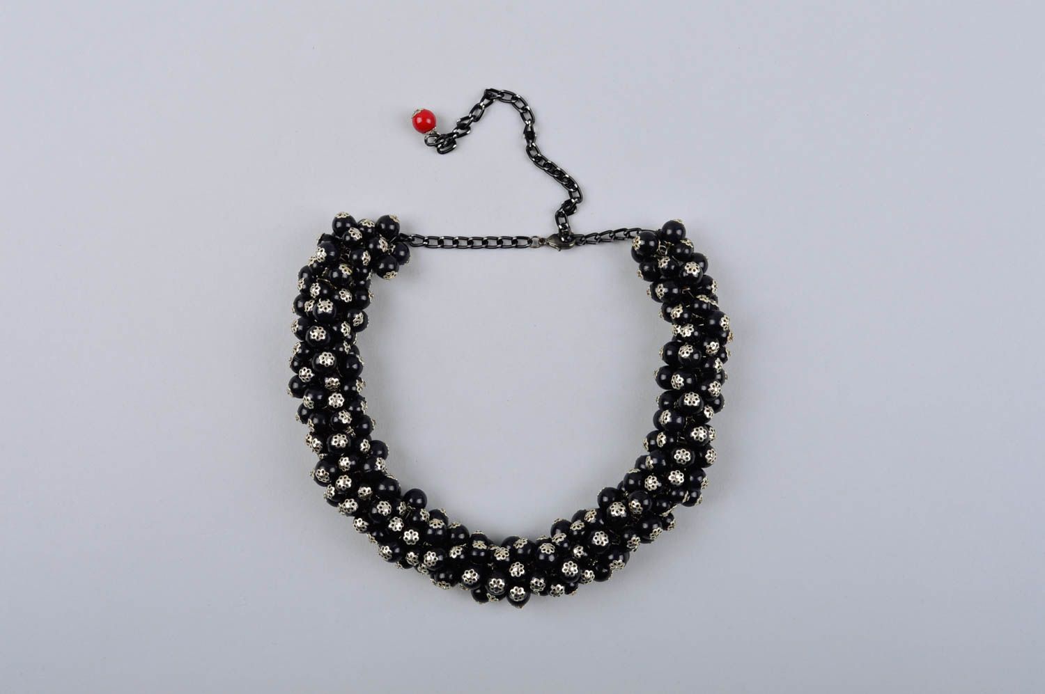 Collier noir Bijou fait main perles noires en plastique Accessoire femme photo 2