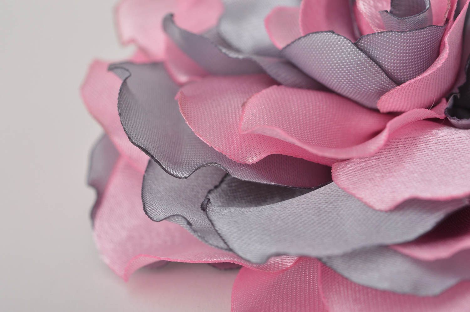 Broche Barrette fleur rose-gris faite main grande en satin Cadeau pour femme photo 2