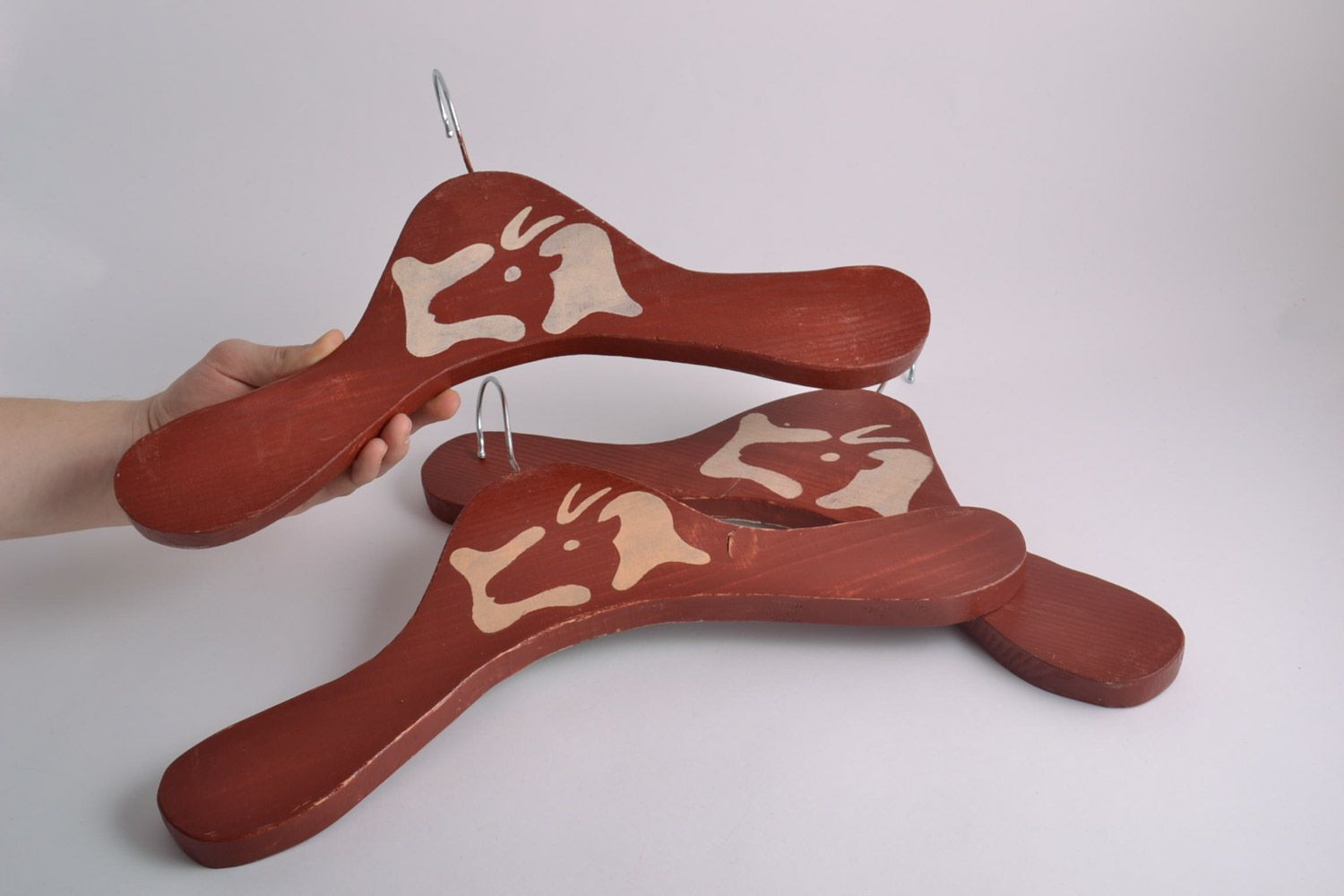 Набор вешалок для одежды ручной работы из дерева с росписью ручной работы 3 шт фото 5