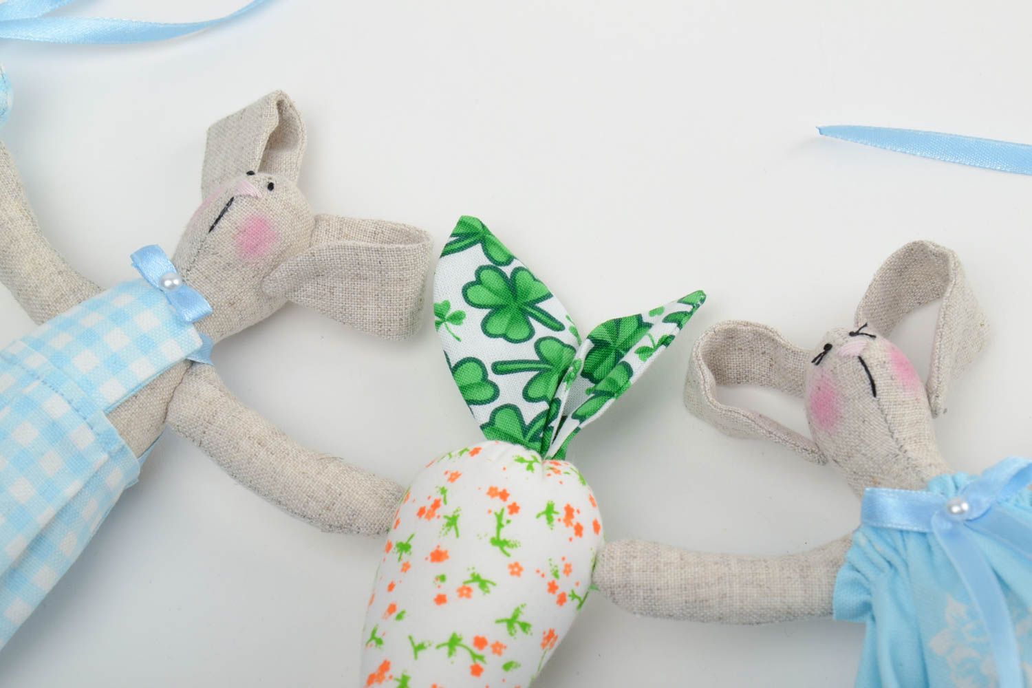 Künstlerische handgefertigte Girlande aus Stoff Spielzeugen für Kinderzimmer foto 3
