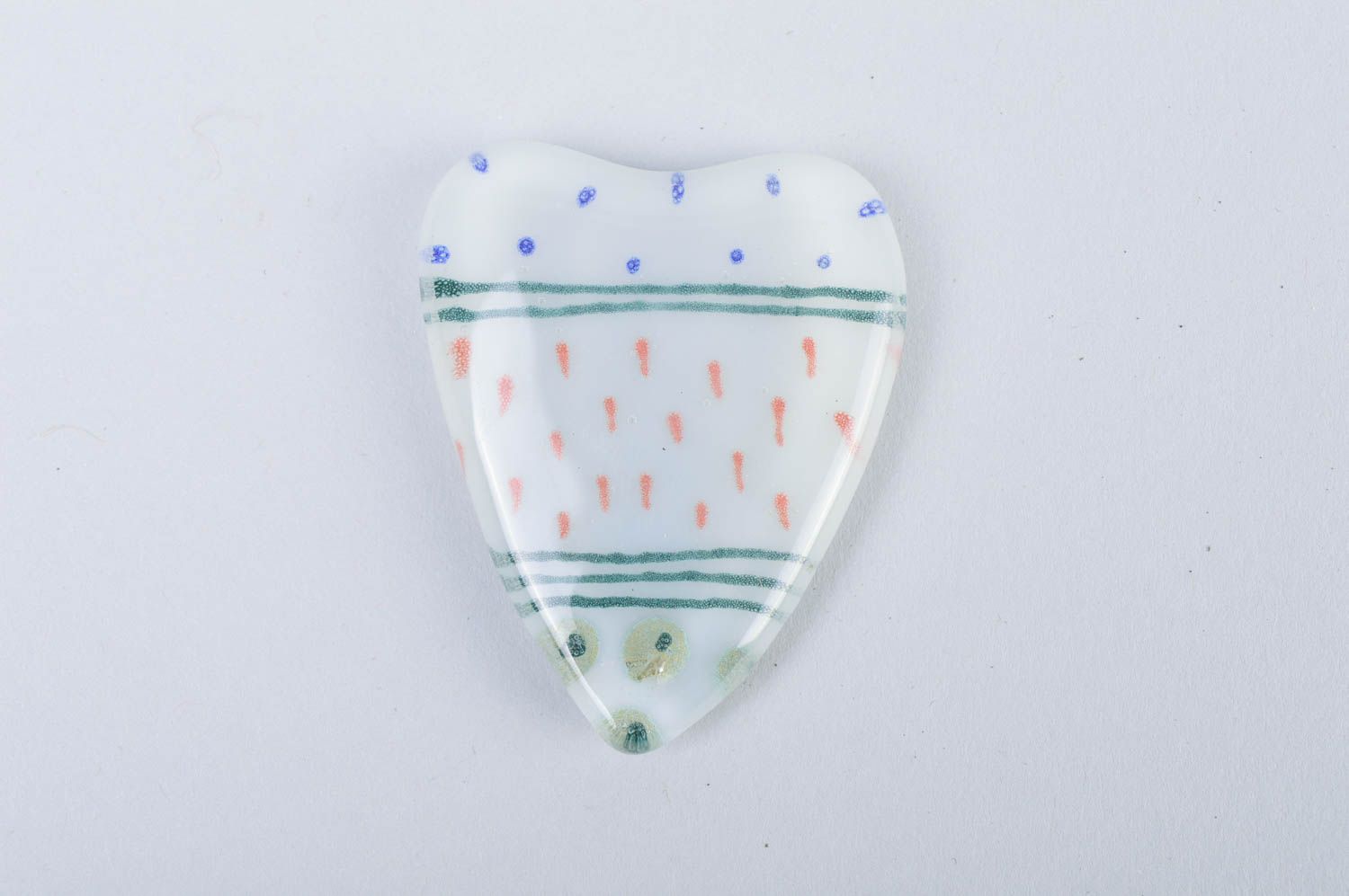 Small cute handmade decorative fused glass fridge magnet white ornamented heart photo 2