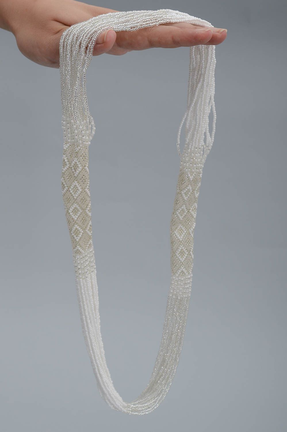 Колье из бисера украшение ручной работы ожерелье из бисера белое красивое фото 5