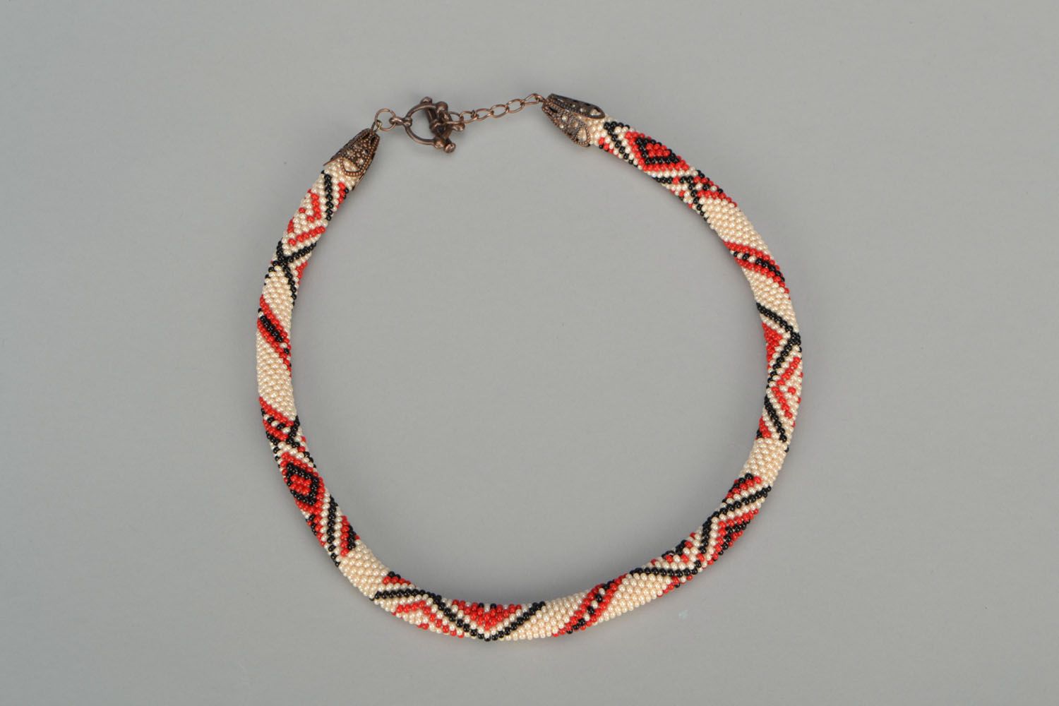 Collana tubolare originale fatta a mano accessorio da donna di perline
 foto 3