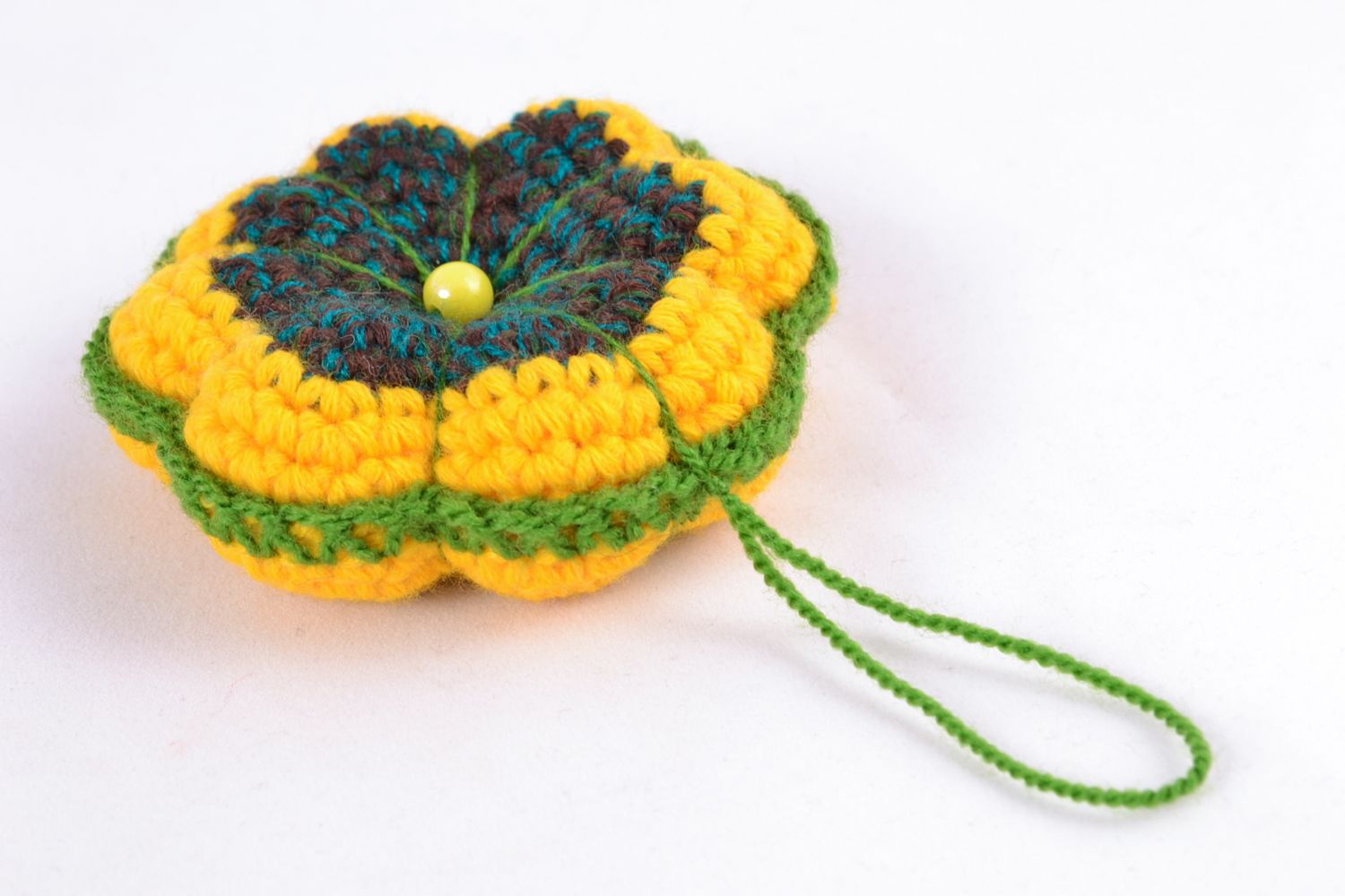 Petit jouet mou décoratif tricoté original avec boucle fait main Fleur éclatant photo 4