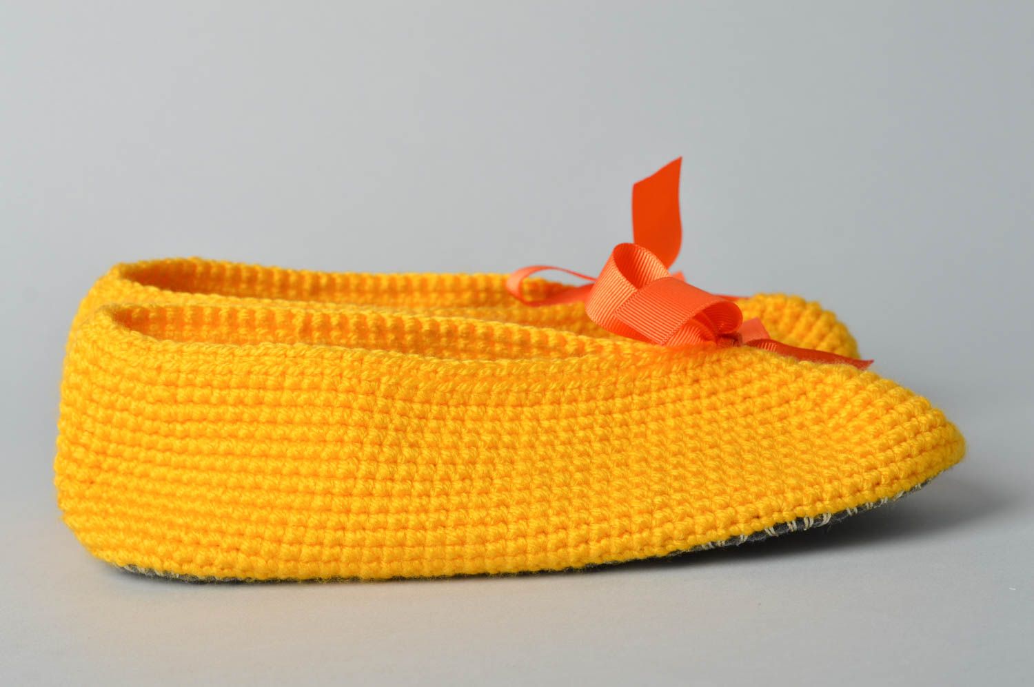 Pantoufles tricot Chaussons fait main crochet jaunes Accessoire femme design photo 3