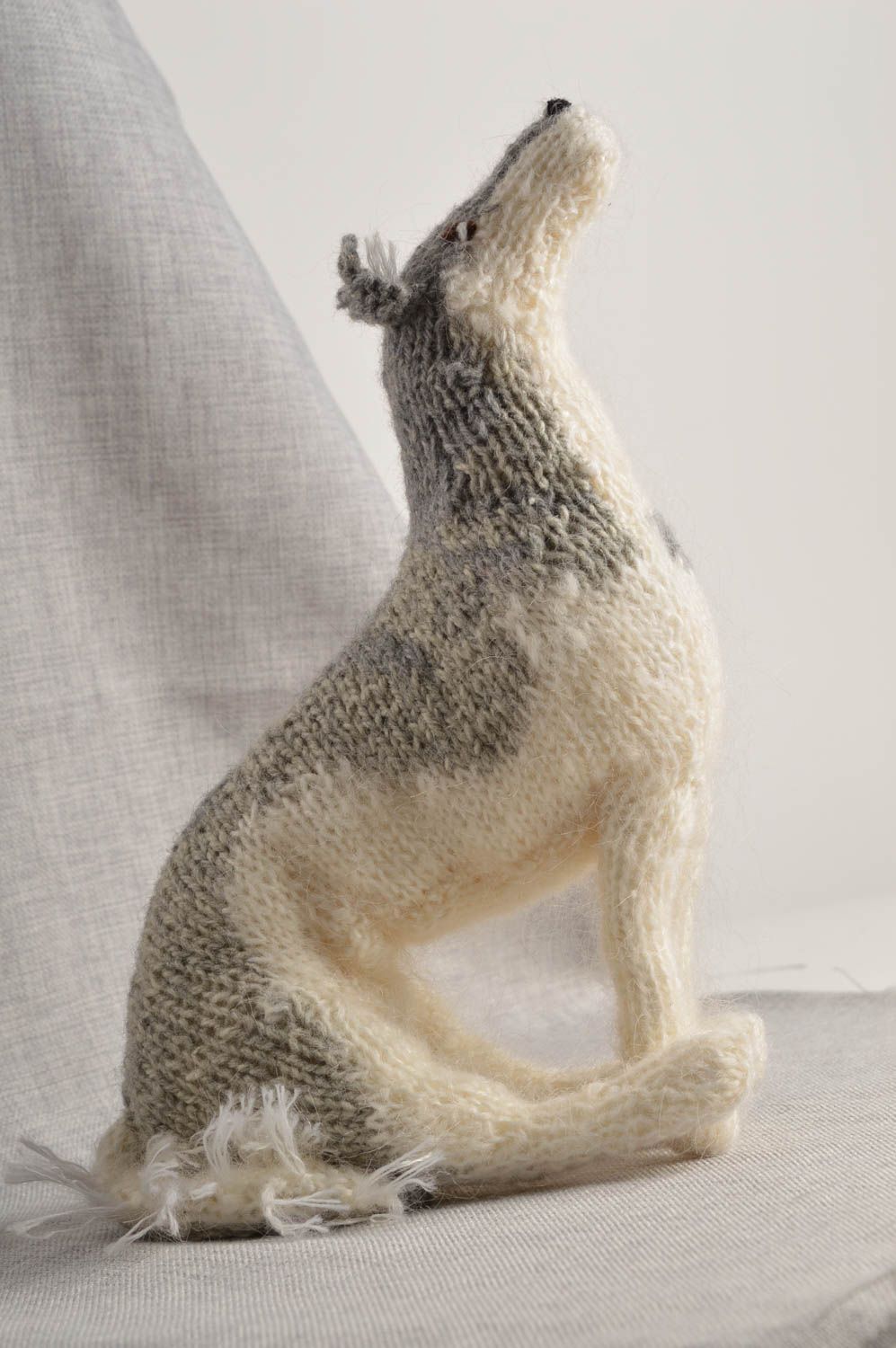 Jouet loup gris-blanc Peluche faite main tricotée en mohair Cadeau pour enfant photo 1