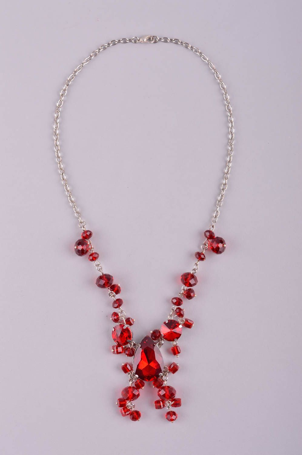 Collier fantaisie rouge Bijou fait main avec cristaux Accessoire femme photo 2