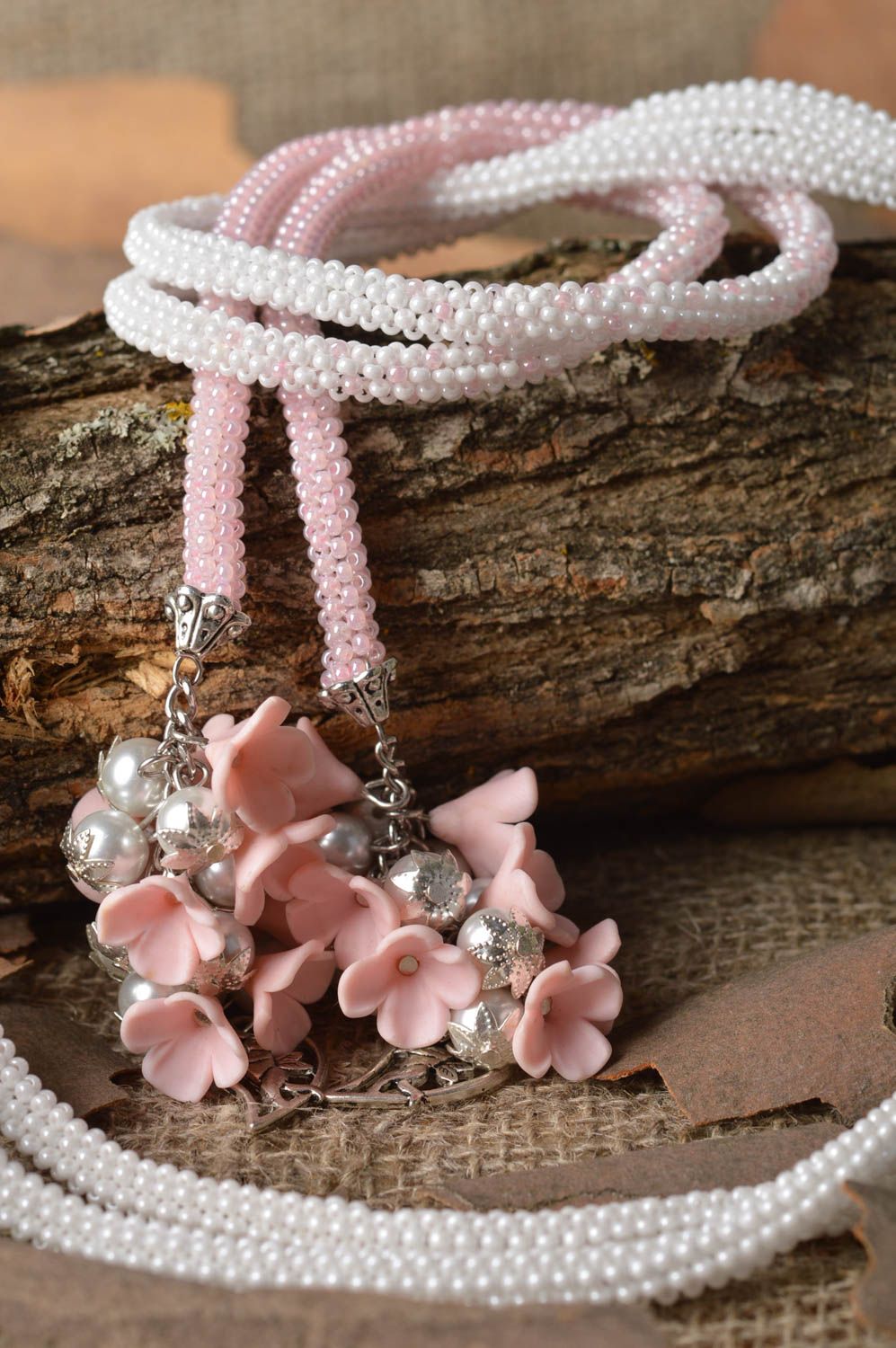 Collier lariat Bijou fait main blanc rose fleurs perles de rocaille Cadeau femme photo 1