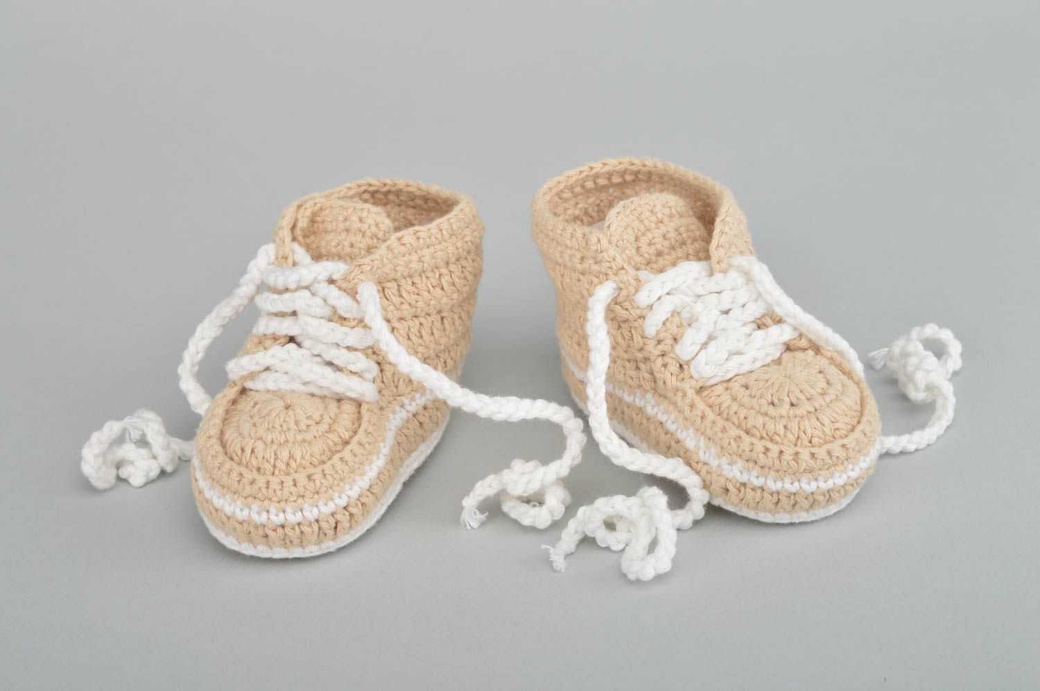 Warm handmade crochet baby booties baby bootees design fashion kids ideas  photo 2