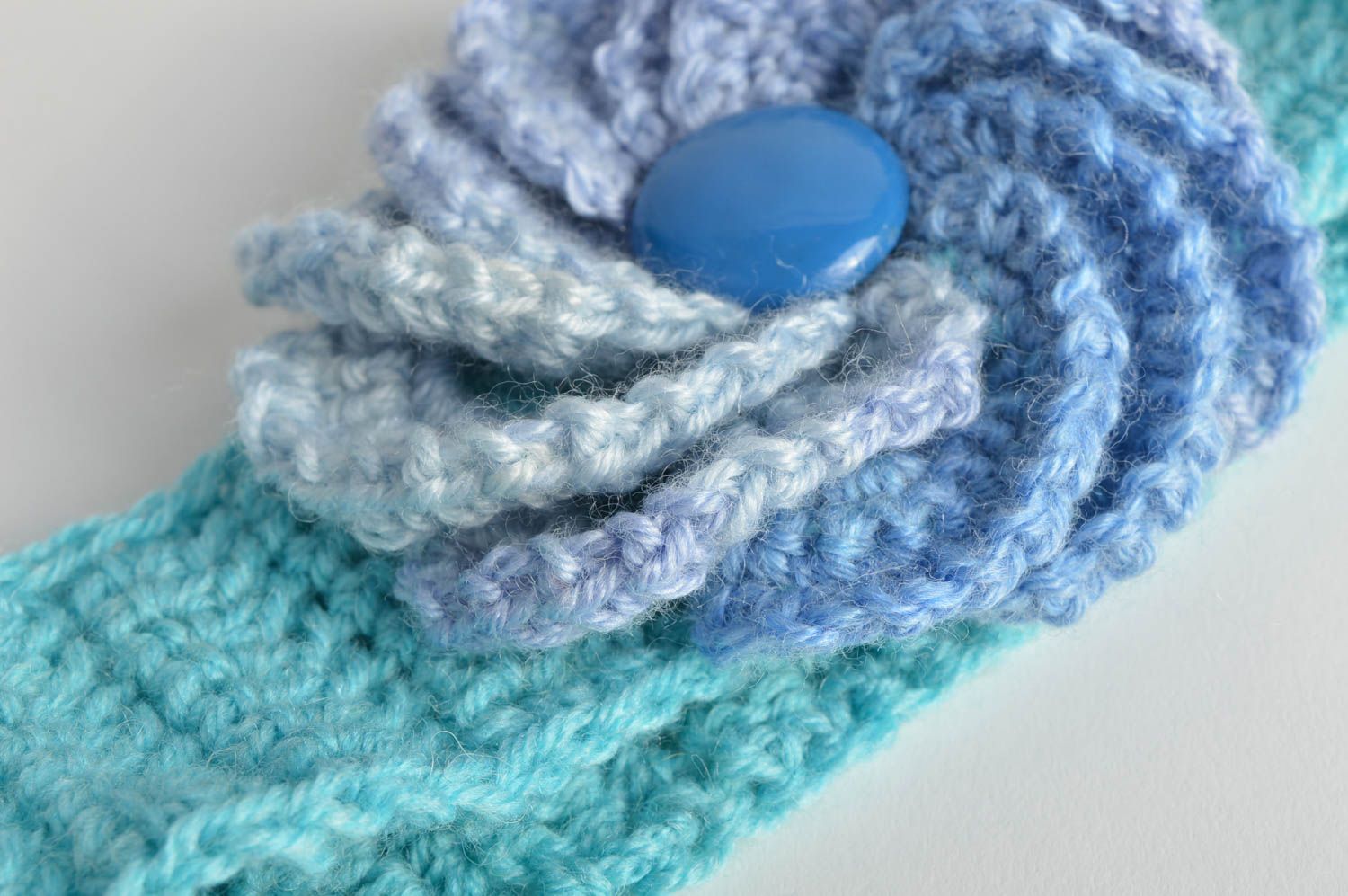 Bandeau tricoté pour enfant fait main au crochet en demi-coton bleu avec fleur photo 5