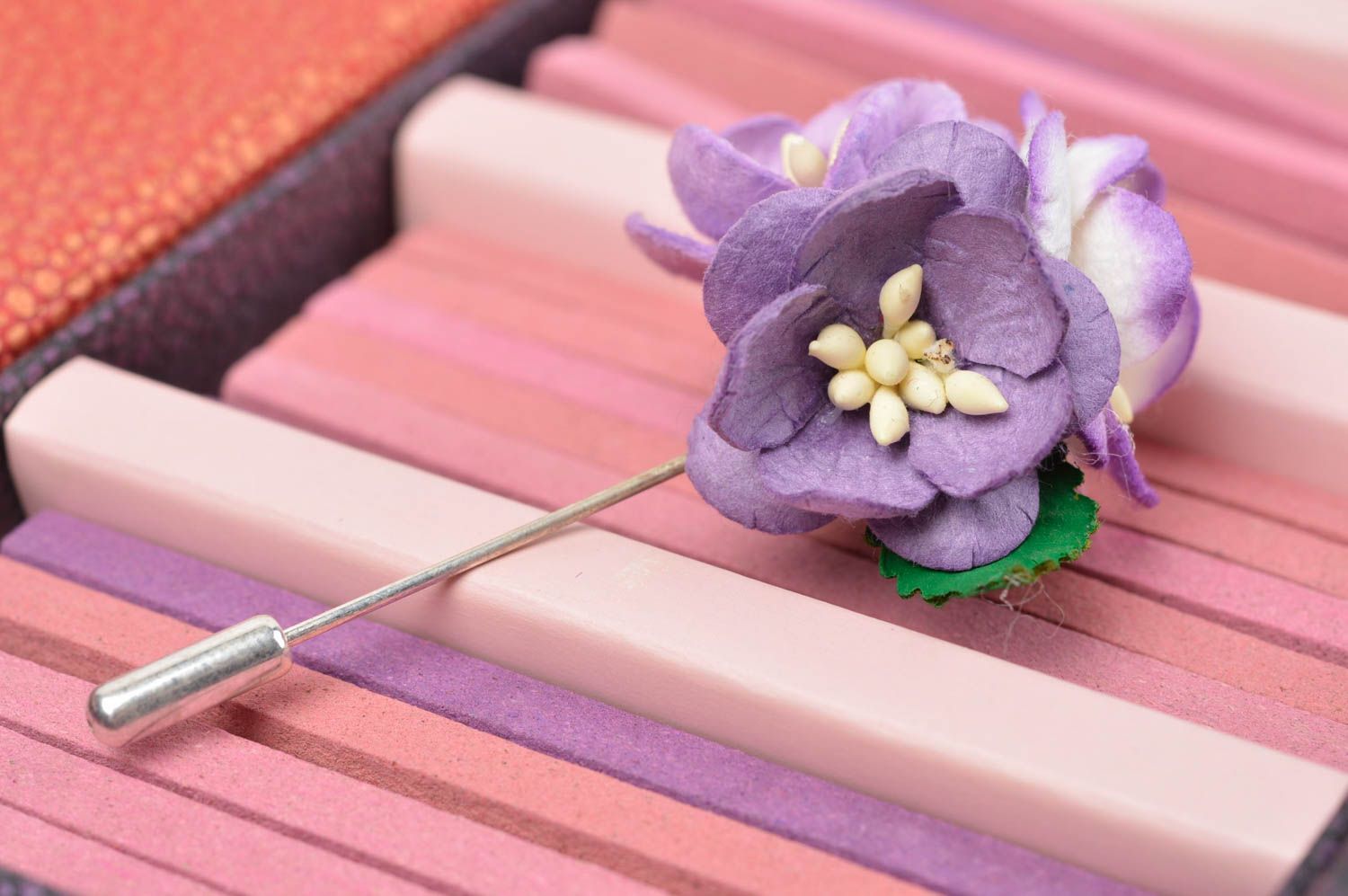 Broche fleur violette faite main en papier et métal Cadeau pour femme  photo 1