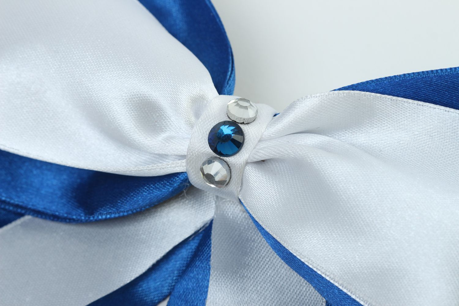 Аксессуар для волос украшение ручной работы заколка бантик синий с белым фото 3