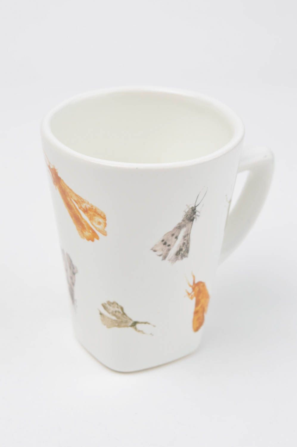 White porcelain drinking cup with handle and insects prints photo 2