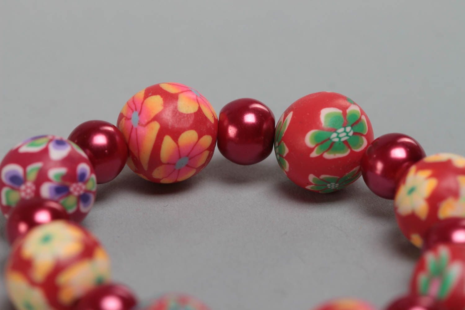 Bracelet en pâte polymère rouge à motif floral fait main pour fillette photo 4