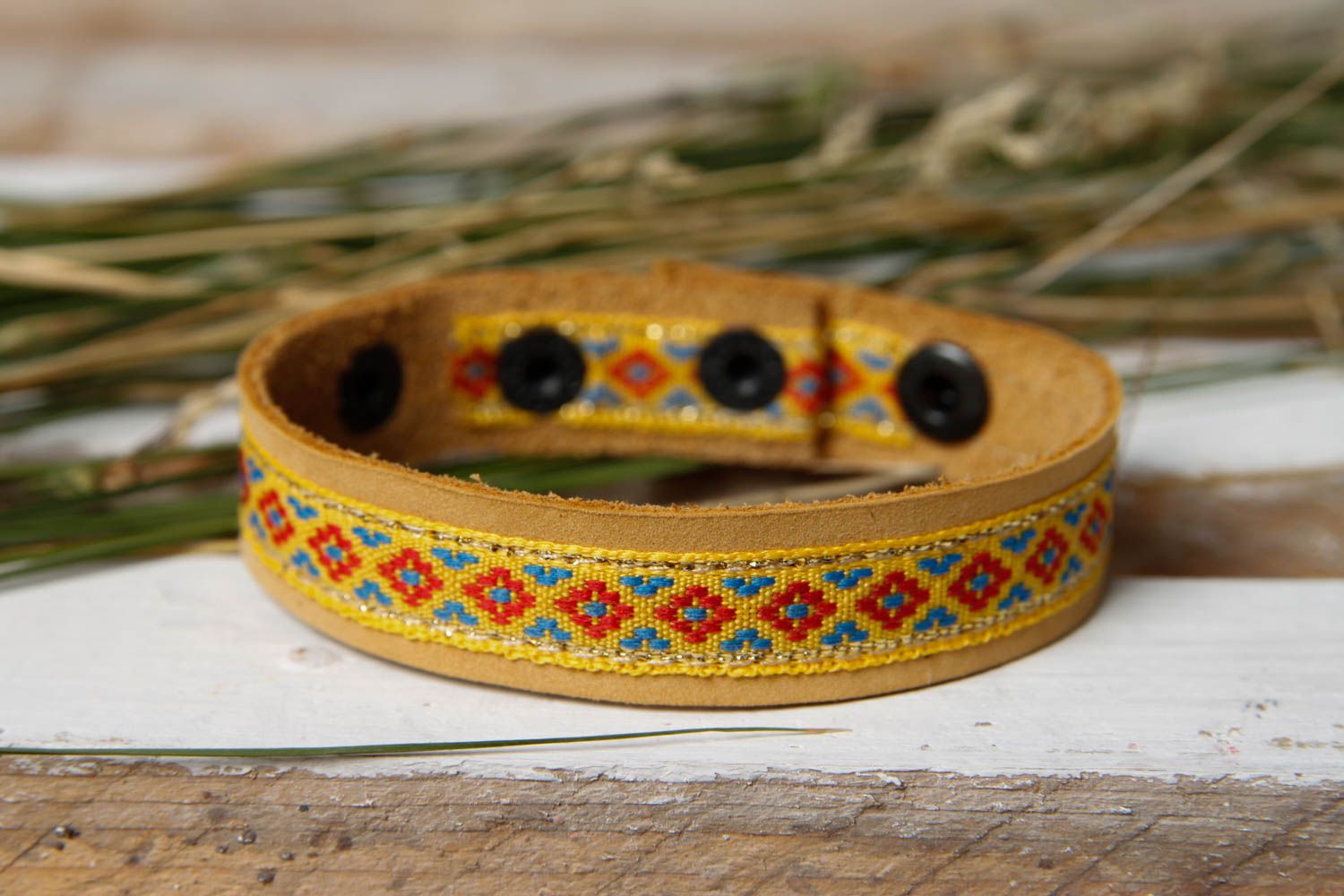 Bracelet cuir Bijou fait main motif ethnique Accessoire en cuir design original photo 1