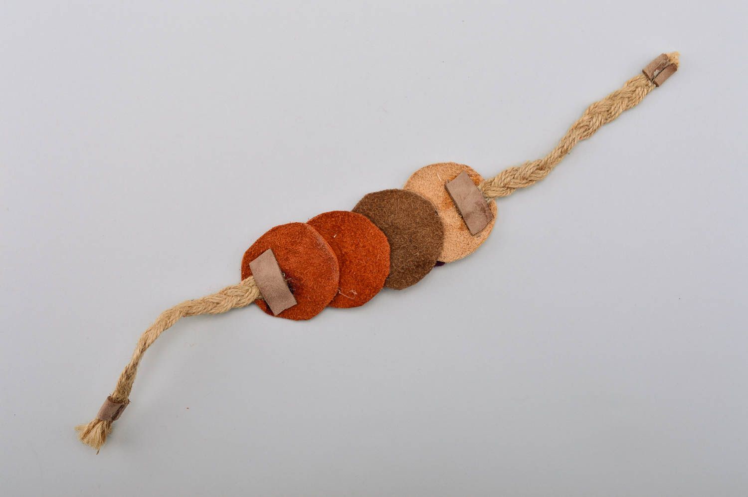 Pulsera hecha a mano de cuero bisutería artesanal de autor regalo original foto 5