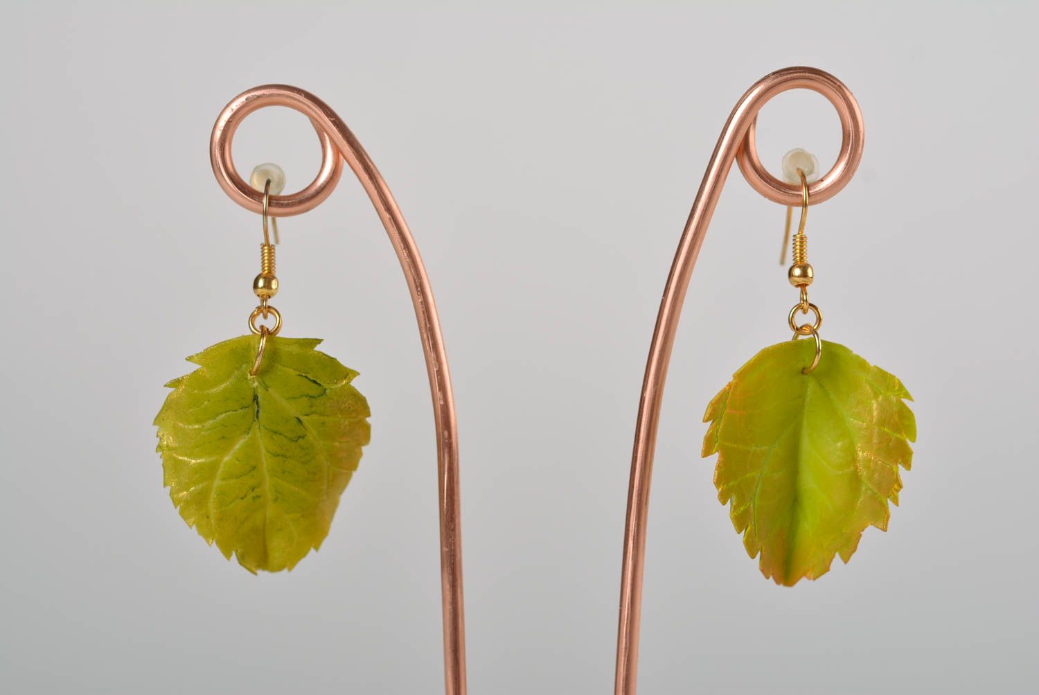 Handmade designer plastic jewelry set 2 items earrings and pendant Green Leaves photo 2