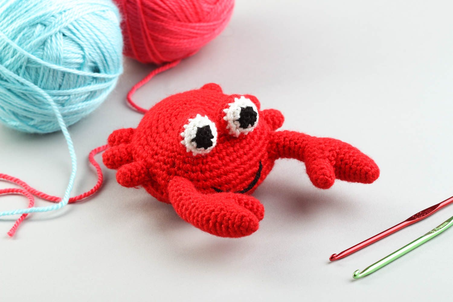 Hochet bébé fait main Jouet éveil Cadeau enfant tricot coton crabe rouge  photo 1