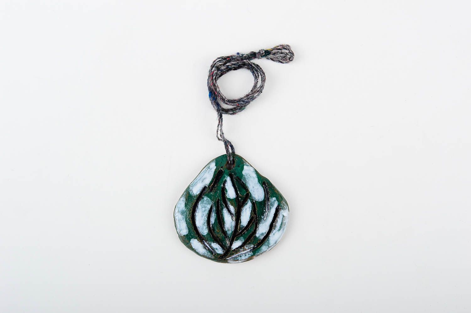 Зеленый кулон ручной работы керамическое украшение подвеска на шею авторская фото 2