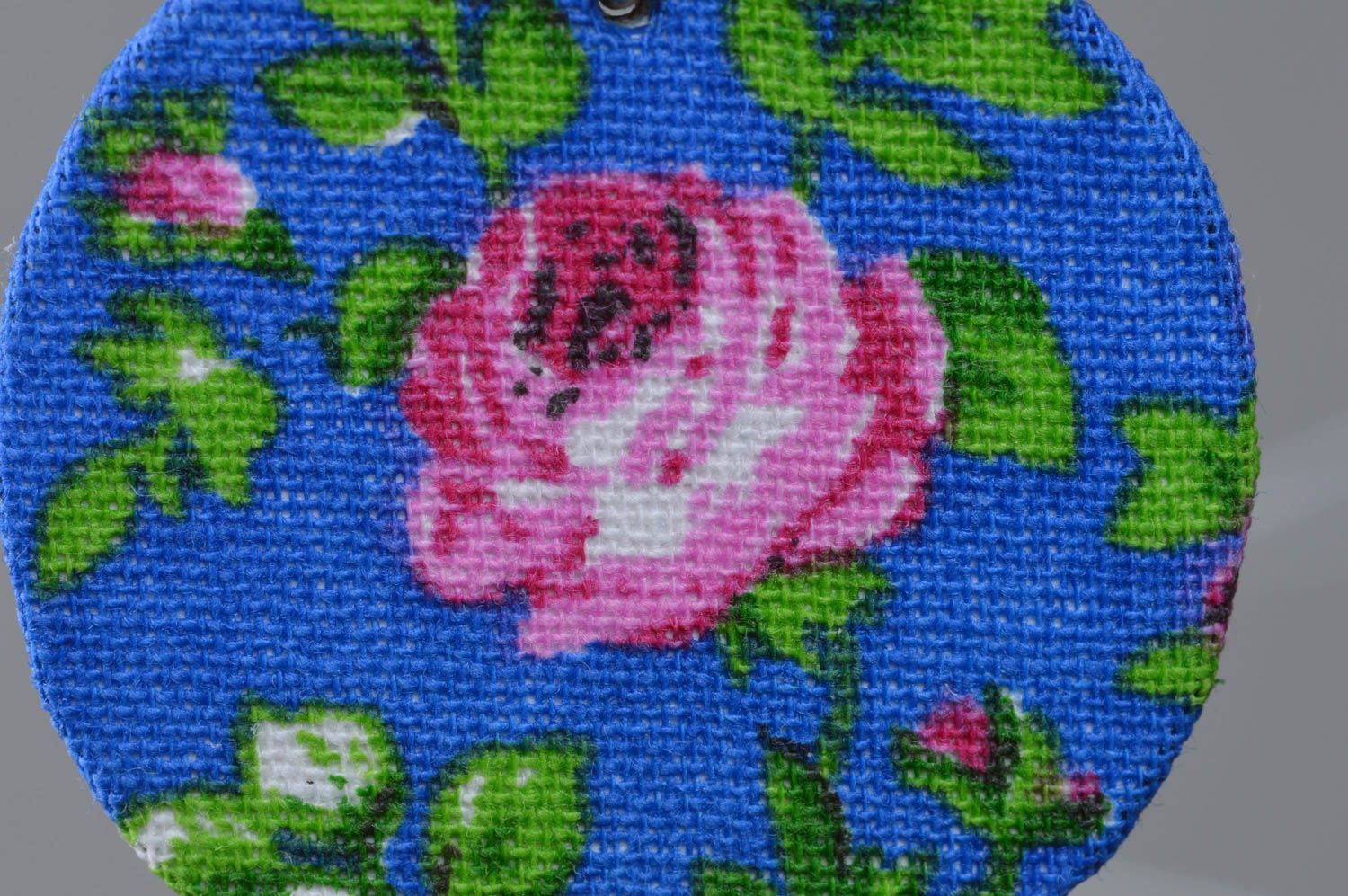 Pendientes de tela artesanales azules con estampado floral románticos foto 3