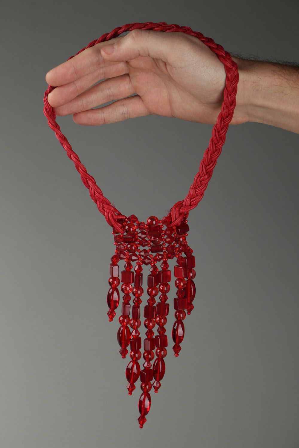 Red necklace photo 4