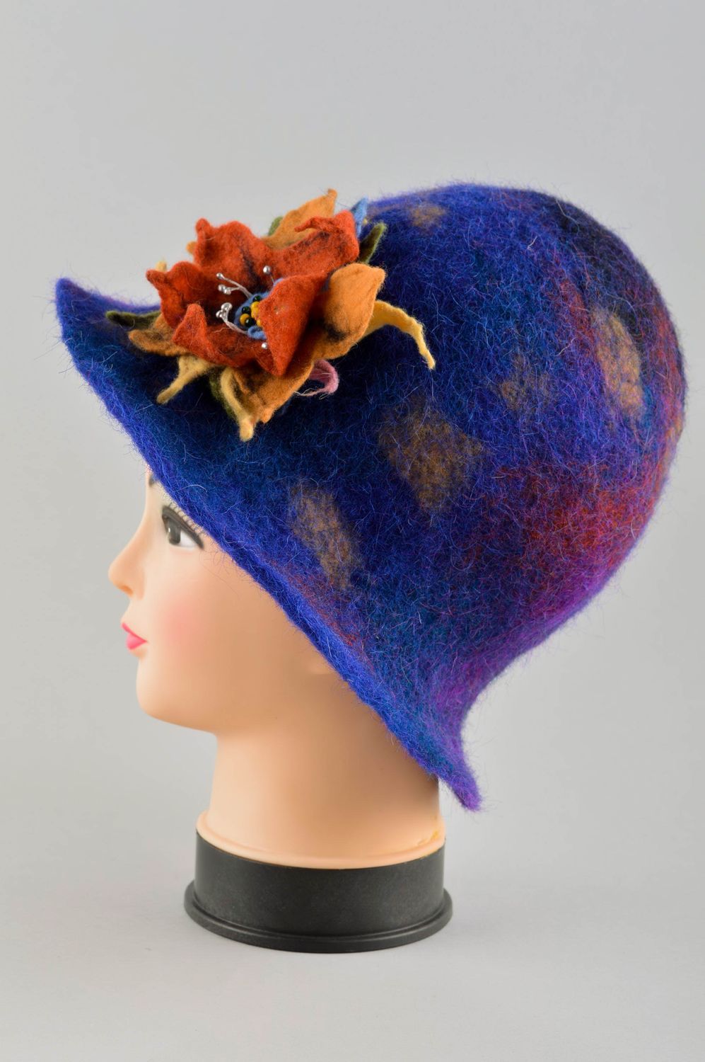 Chapeau femme fait main Cloche chapeau Accessoire femme feutre fleur bleu photo 3