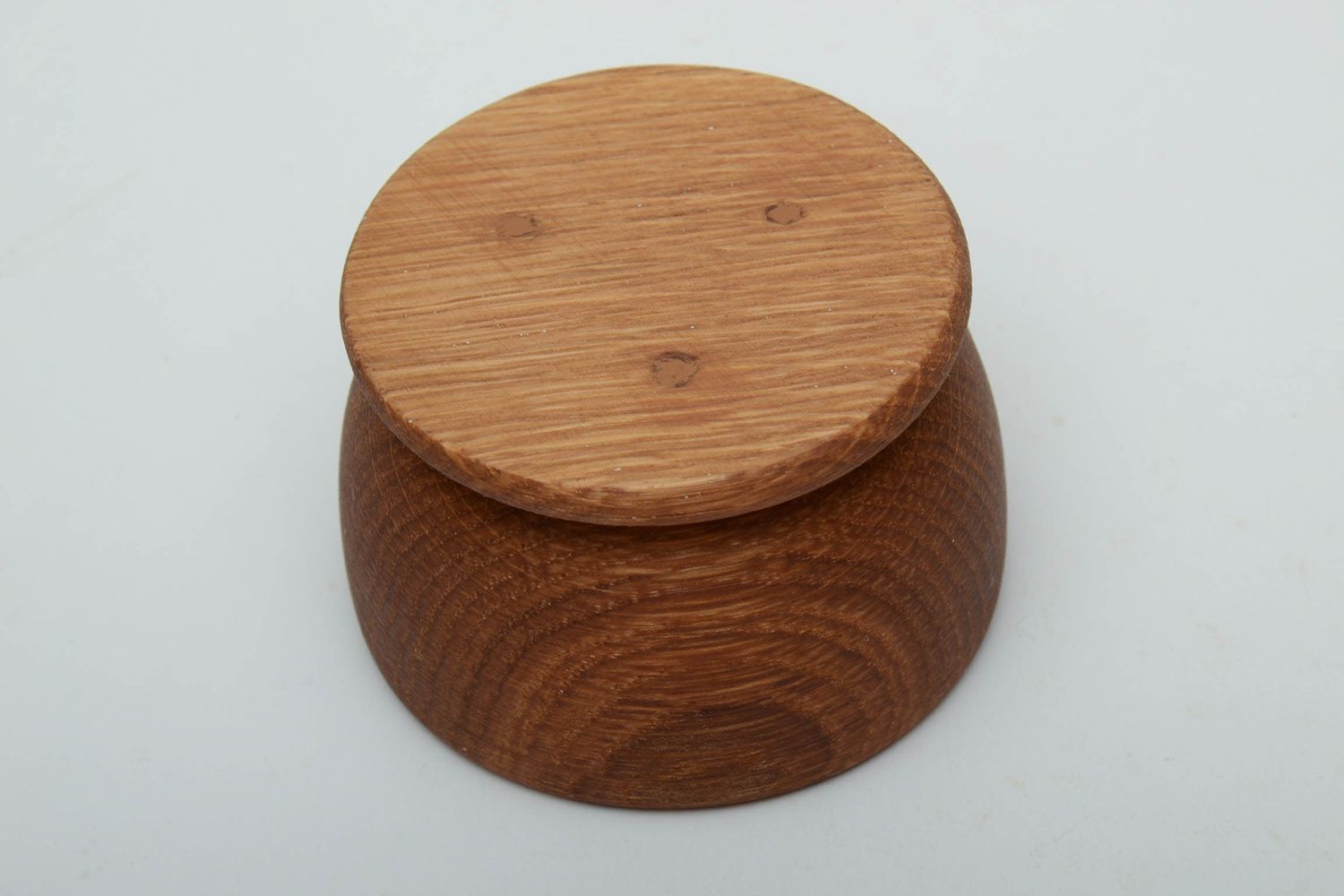 Braune Soßenschüssel aus Holz foto 9