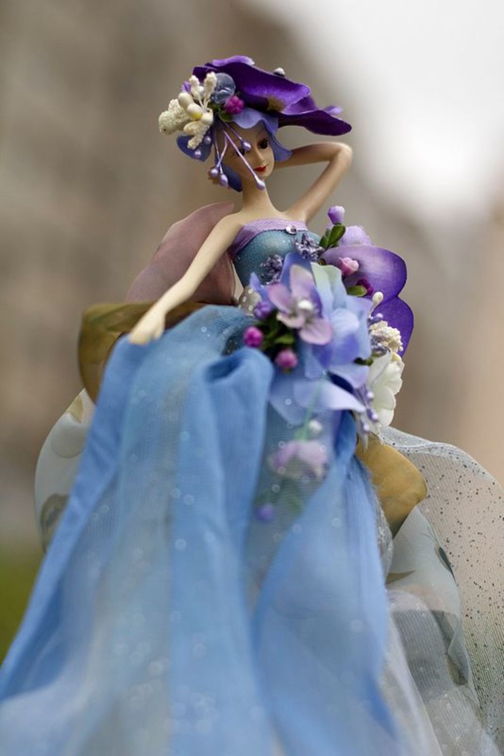 Boneca de casamento num vestido azul foto 1