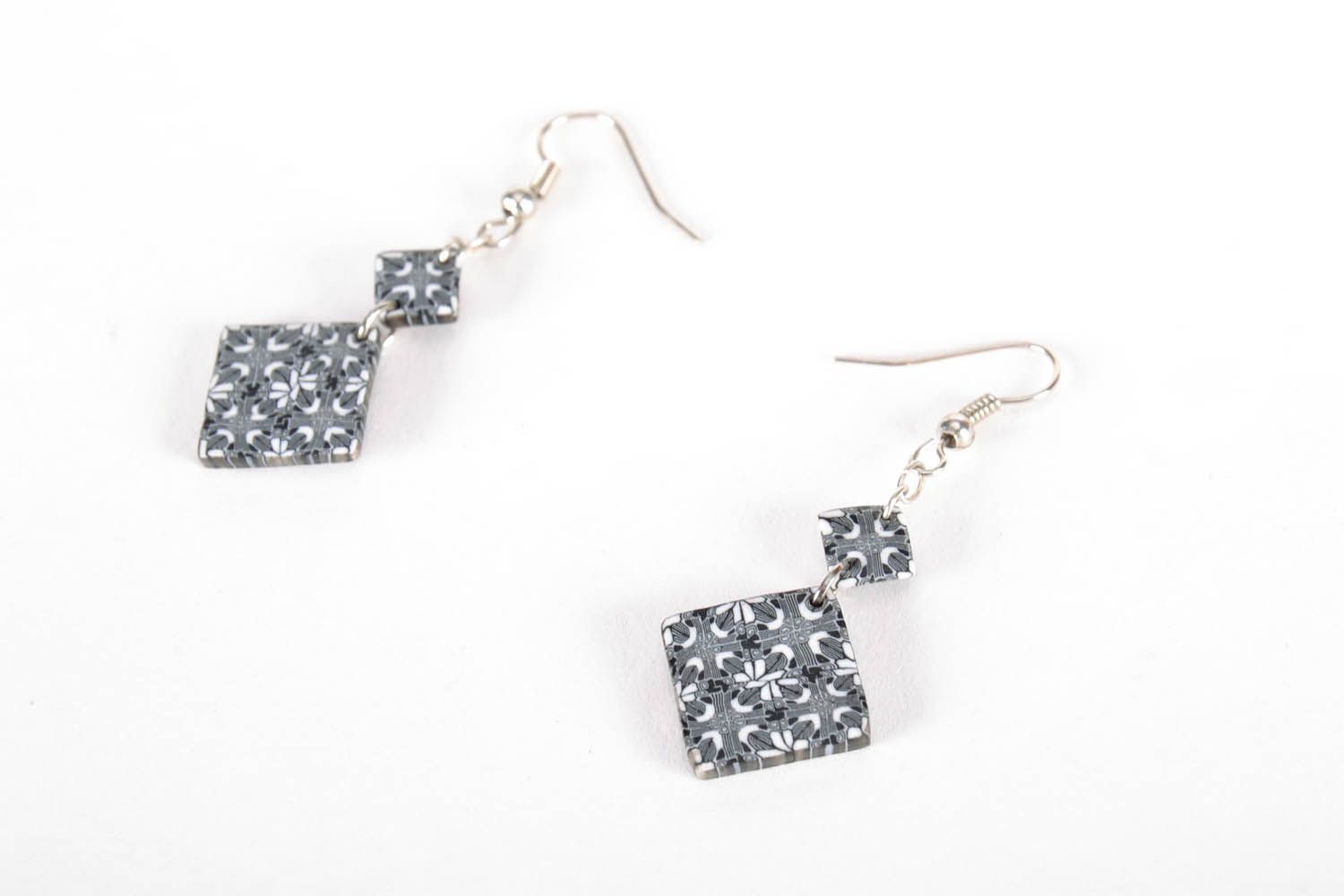 Black-and-white hanging earrings photo 1