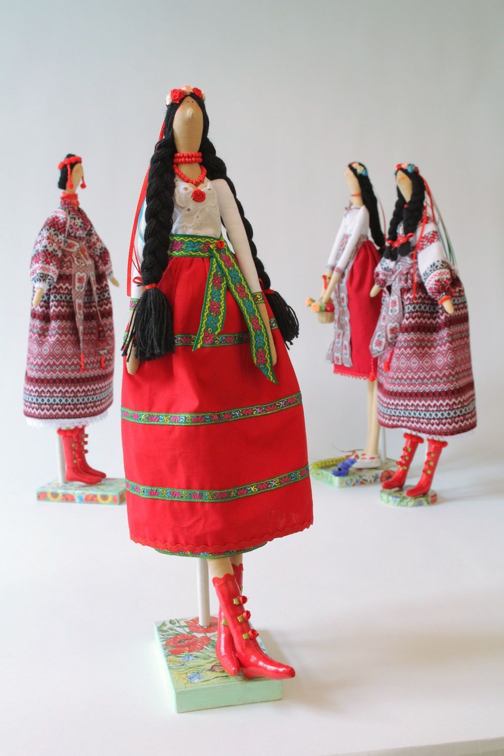 Текстильная кукла на подставке Украинка фото 5