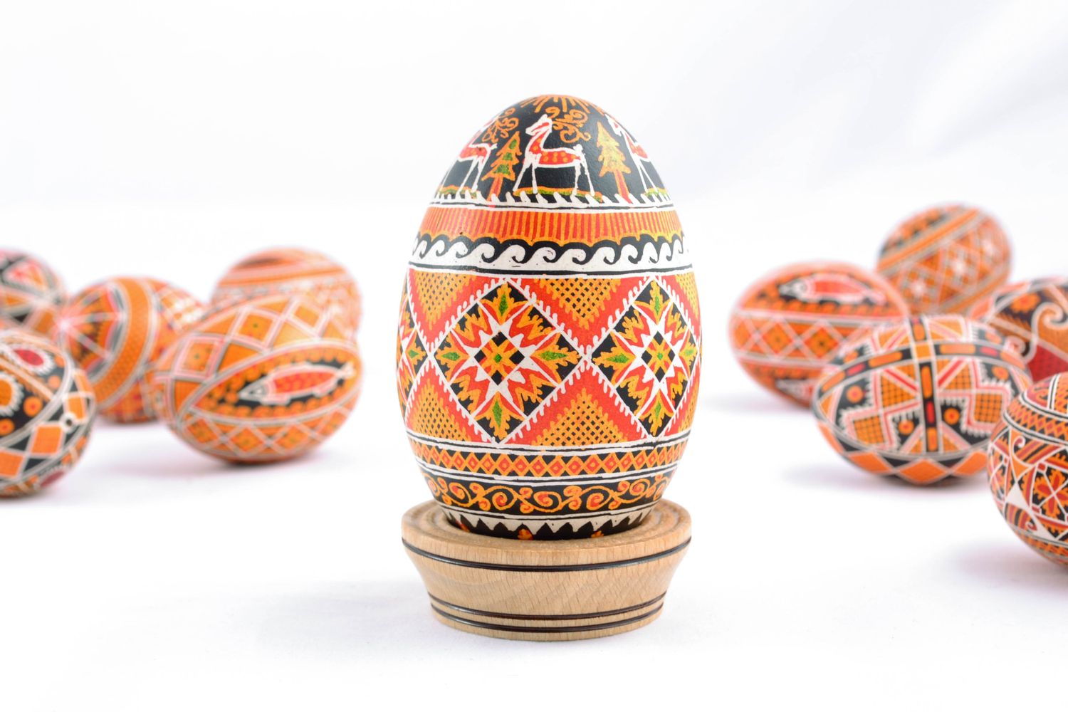 Huevo de Pascua artesanal con ciervos foto 1