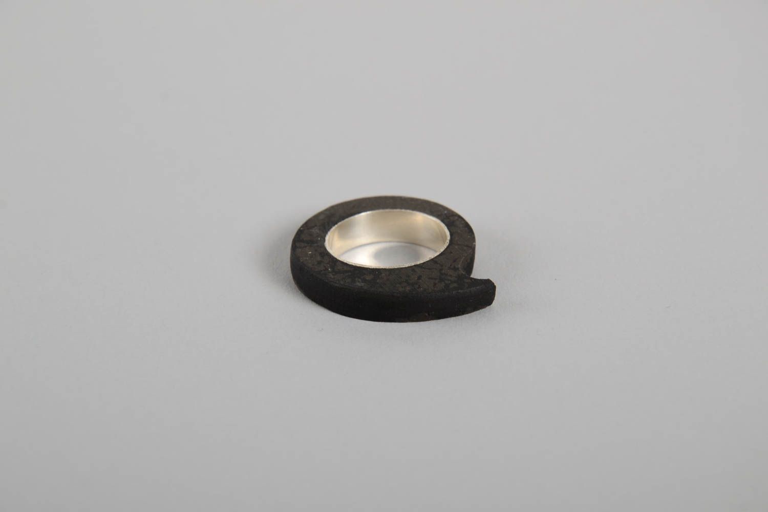 Необычное кольцо ручной работы массивная бижутерия женское кольцо из бетона фото 5