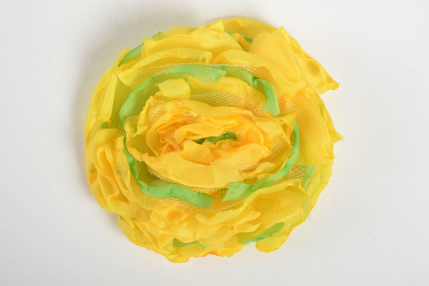 Брошь из ткани ручной работы авторская красивая желтая с салатовым в виде цветка фото 4