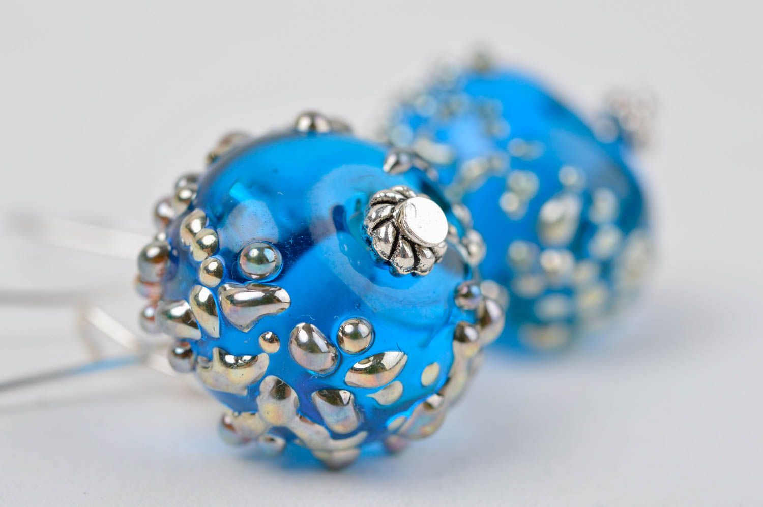 Handmade Designer Schmuck Accessoire für Frauen Glas Ohrringe blaue Kugeln foto 4