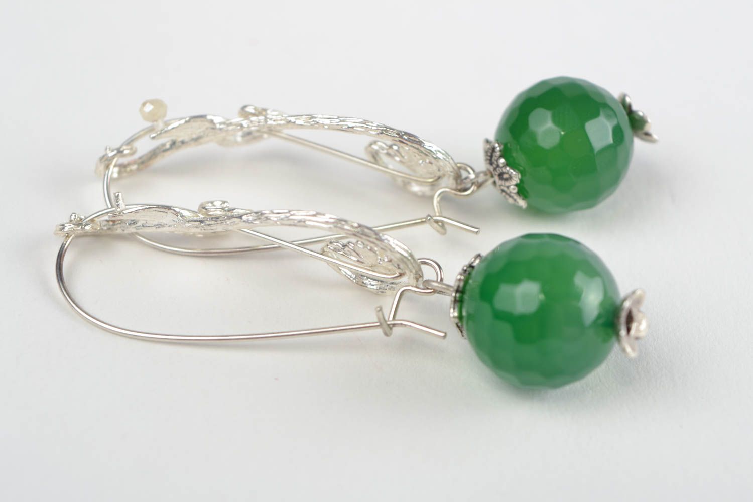 Handmade silver colored metal long dangling earrings with green agate beads photo 4