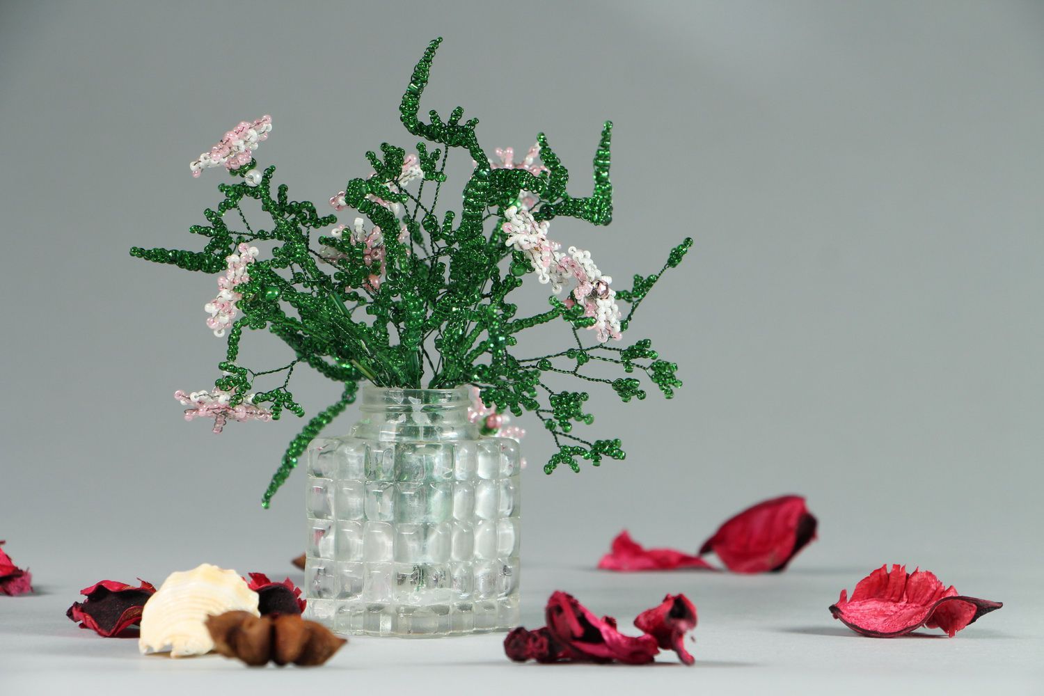 Декоративные цветы из бисера Маргаритки фото 5