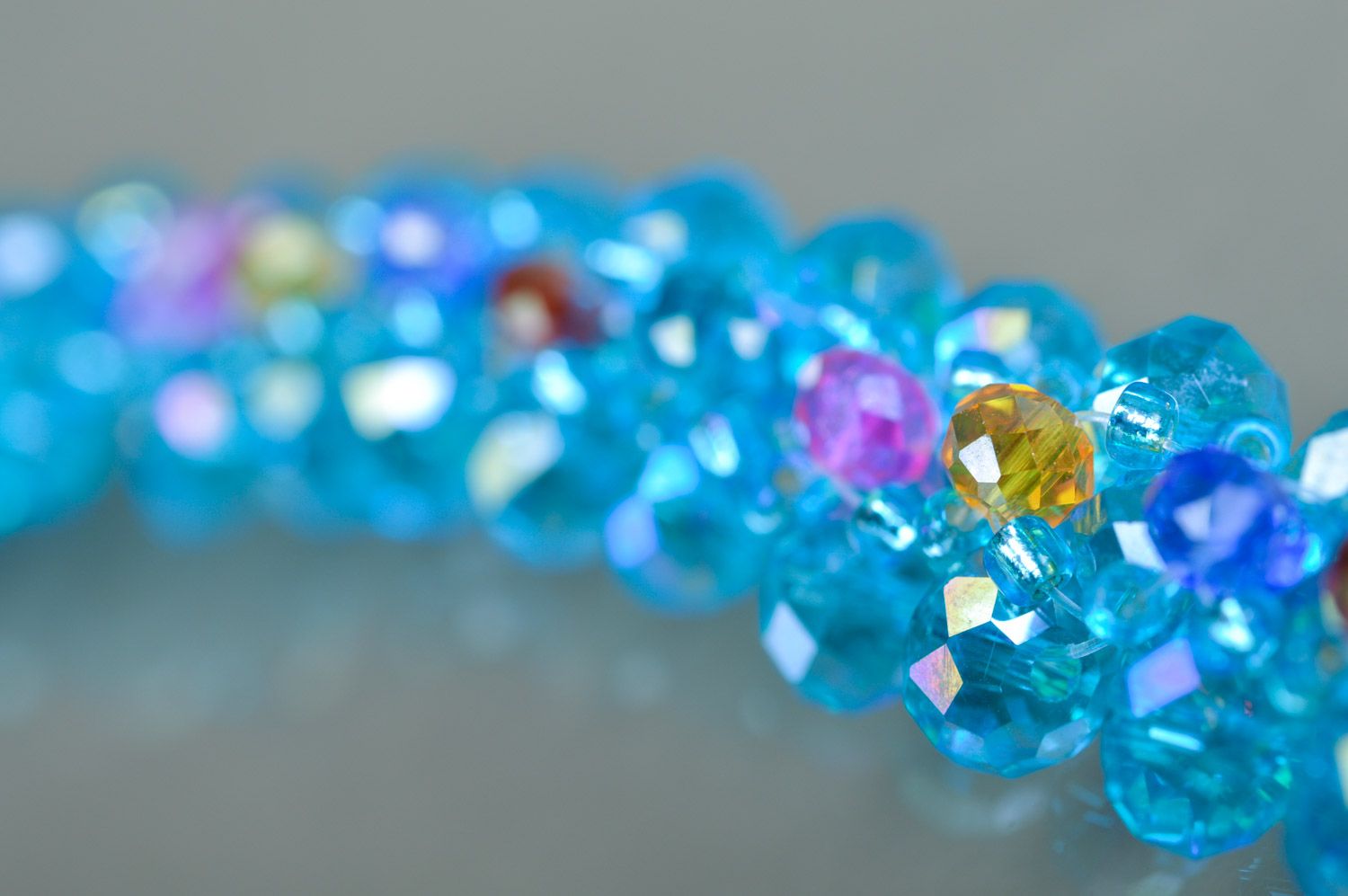 Damen Armband aus Kristallperlen in Blau weiblich zart handmade foto 4