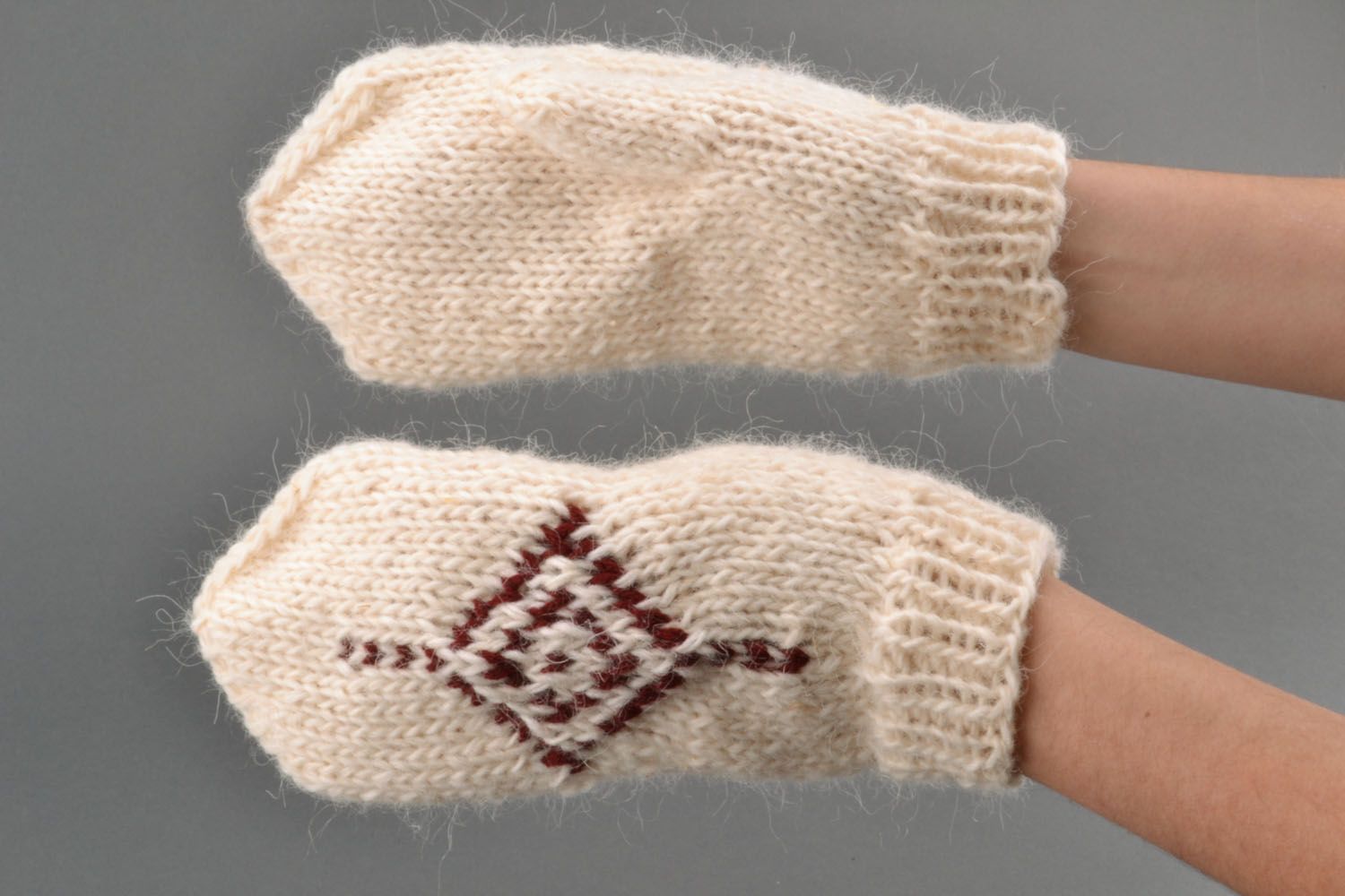 Knitted wool mittens photo 1