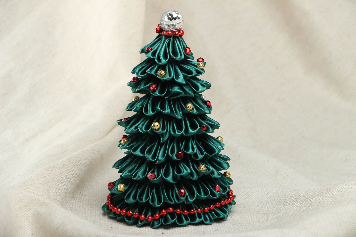 Árbol de Navidad decorativo de cintas de raso foto 1