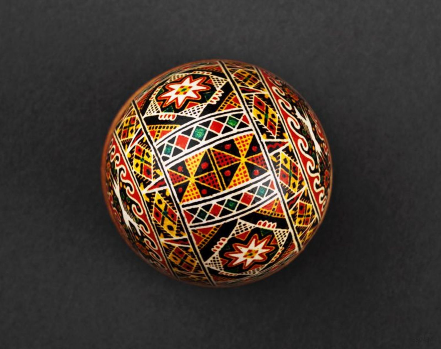 Huevo de pascua hecho a mano con ornamento elemento decorativo souvenir original foto 4