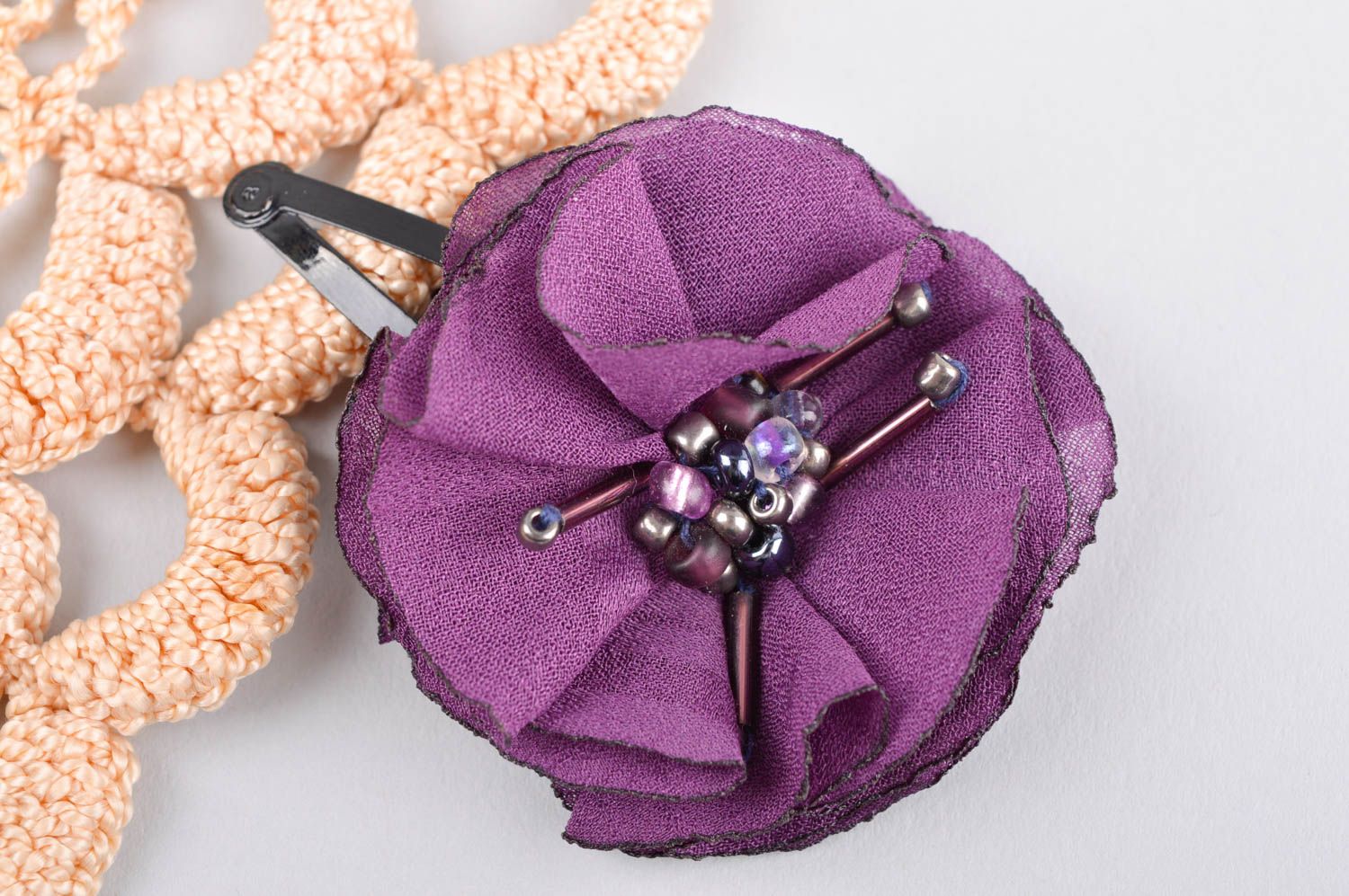 Заколка цветок ручной работы элитная бижутерия украшение на голову фиолетовое фото 1