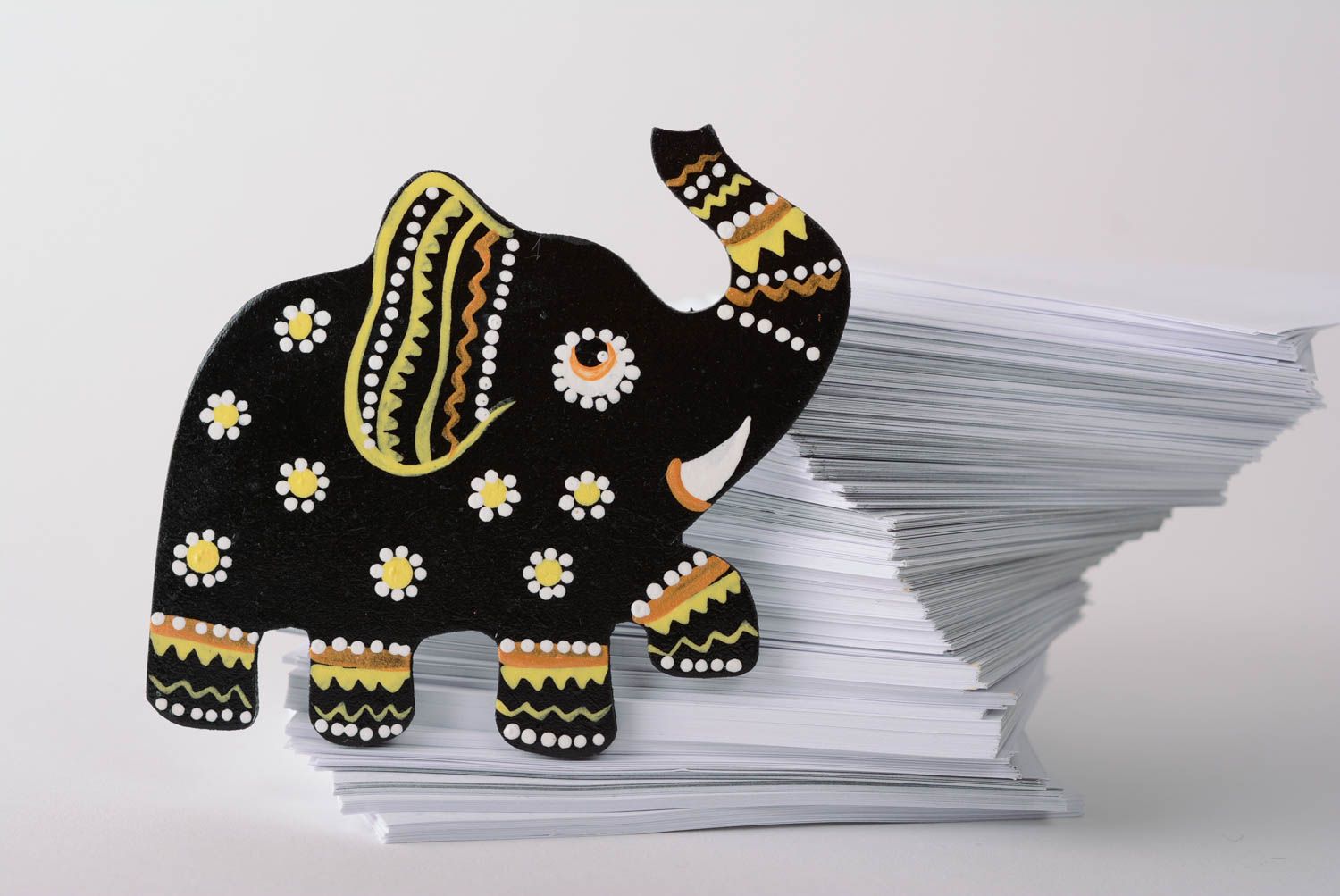 Schöner schwarz weißer Elefant Kühlschrankmagnet aus Holz handgemacht originell foto 1