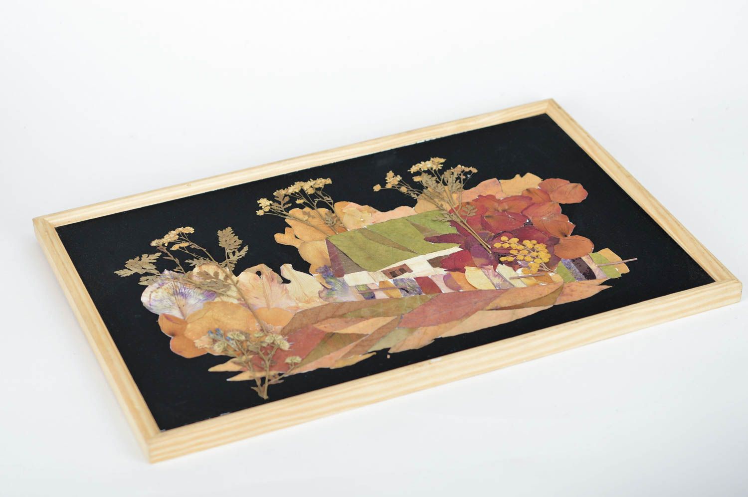 Картина из сухих листьев и лепестков роз мимозы на ткани хэнд мэйд Родной дом фото 2