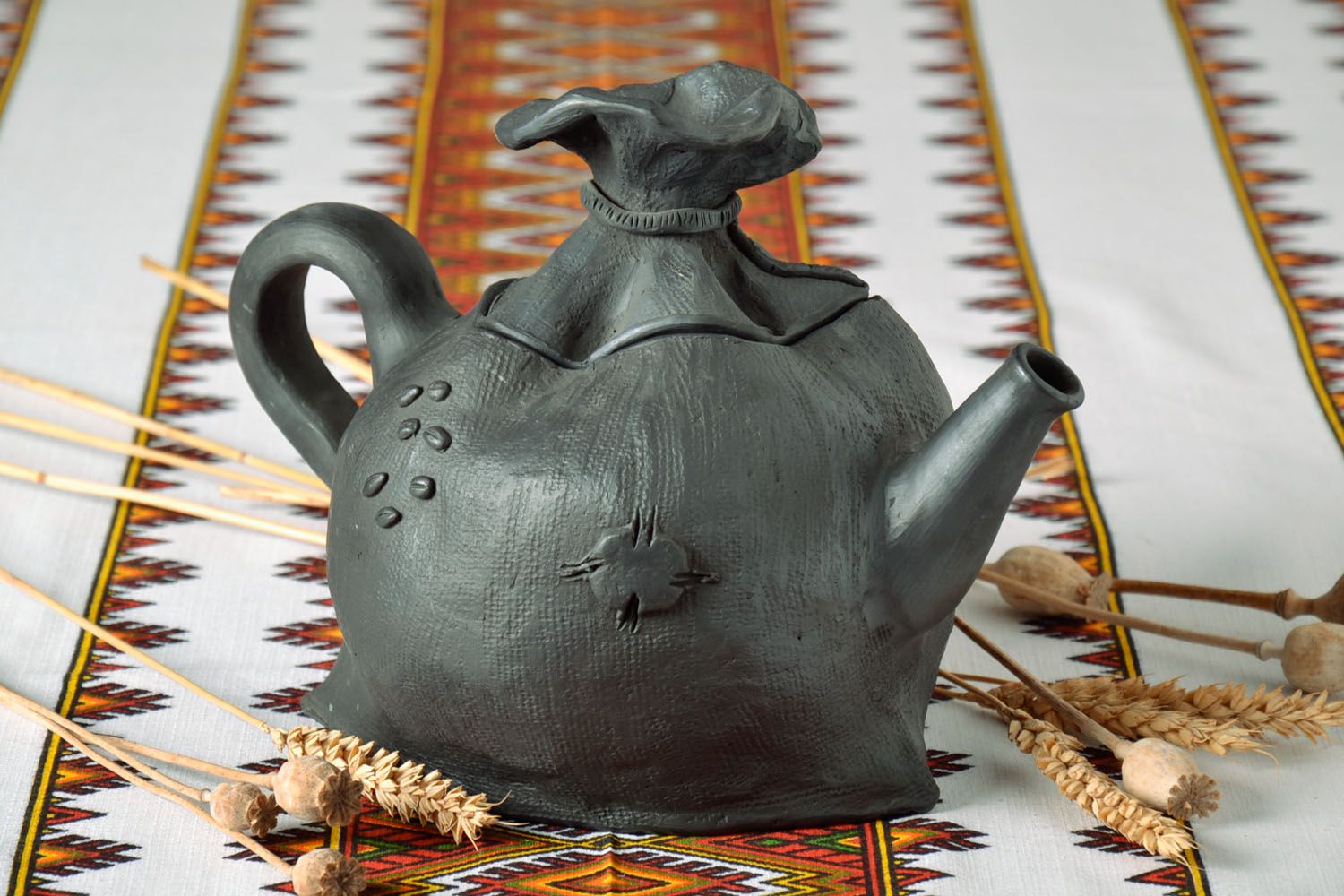 Bule de chá de cerâmica na forma de um saco foto 1