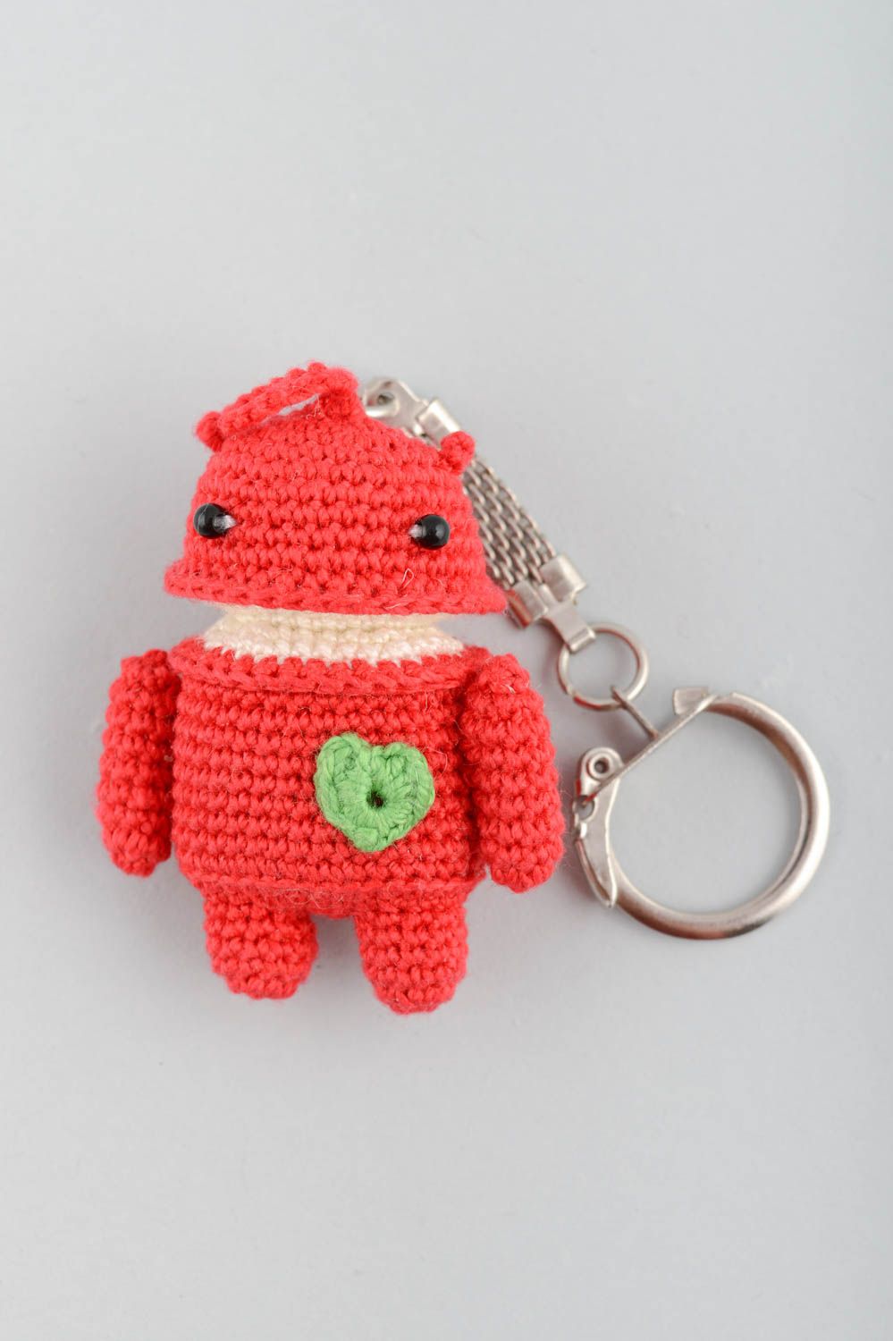 Handgemachter gehäkelter Schlüsselanhänger aus Stoff Amigurumi Android in Rot foto 2