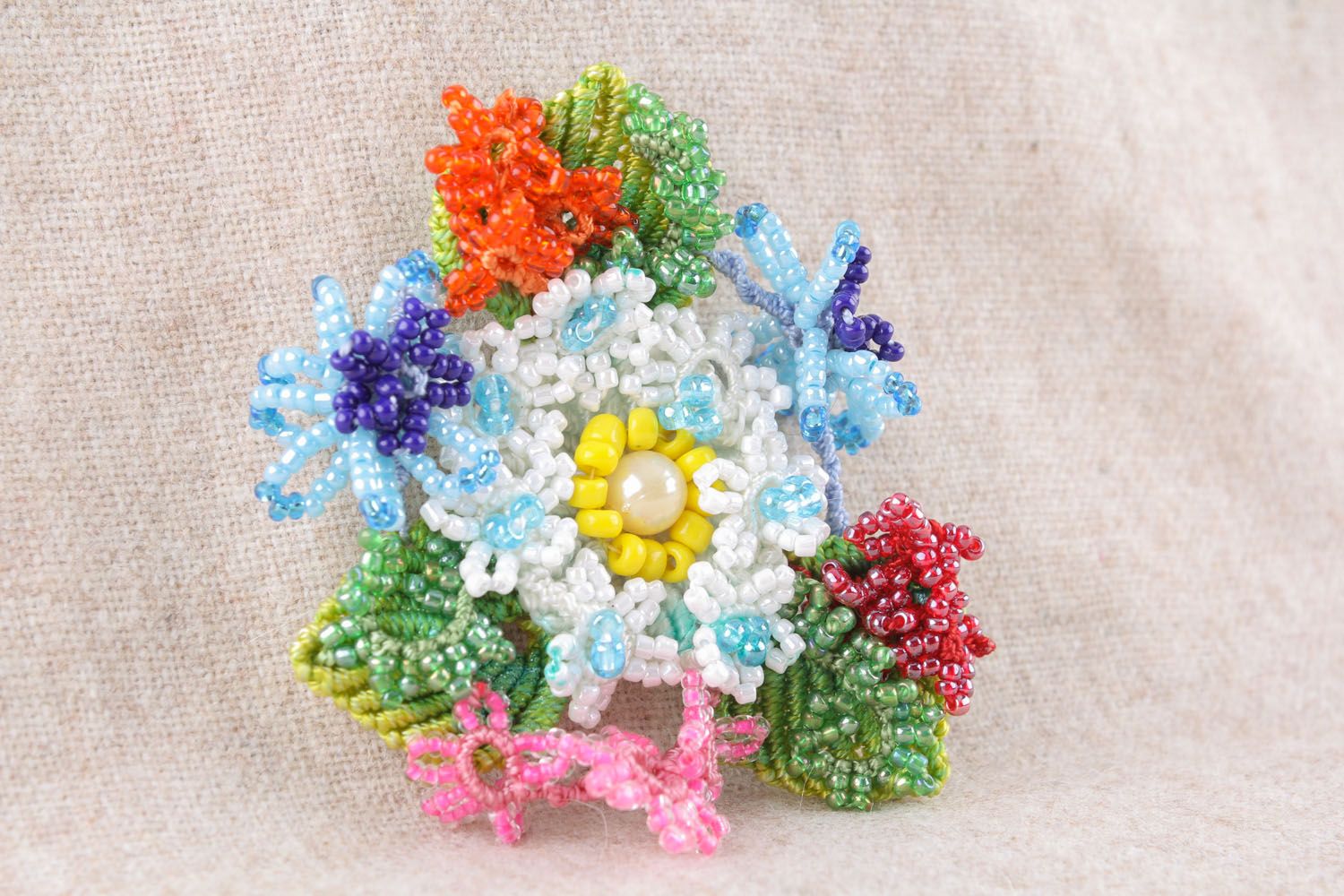 Broche écusson décorative fleurs pour vêtements photo 1