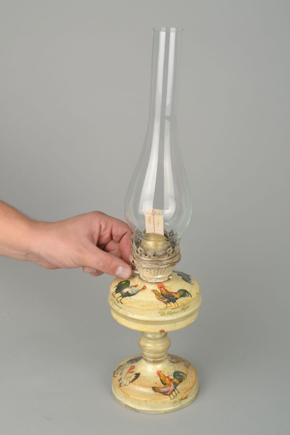 Керосиновая лампа в технике декупаж  фото 1