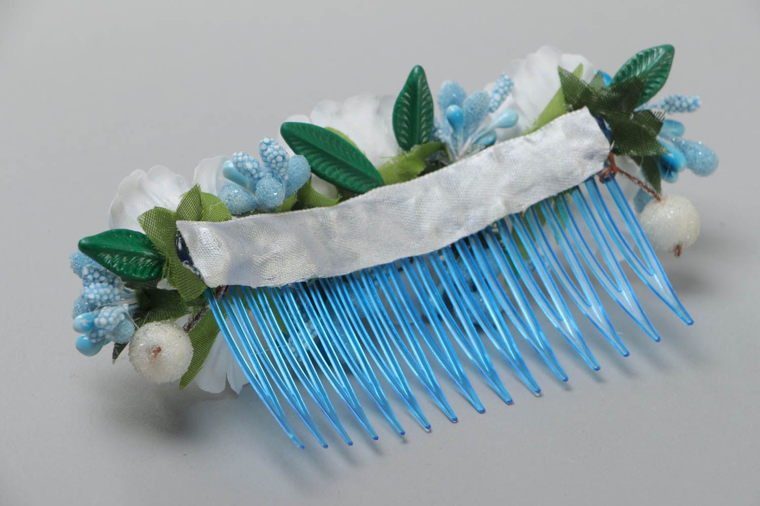 Joli peigne à cheveux bleu avec fleurs blanches fait main stylé pour femme photo 4